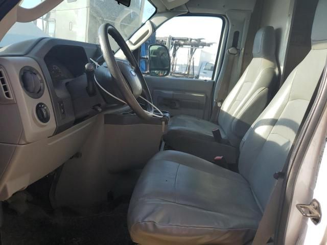 2016 Ford Econoline E350 Super Duty Cutaway Van