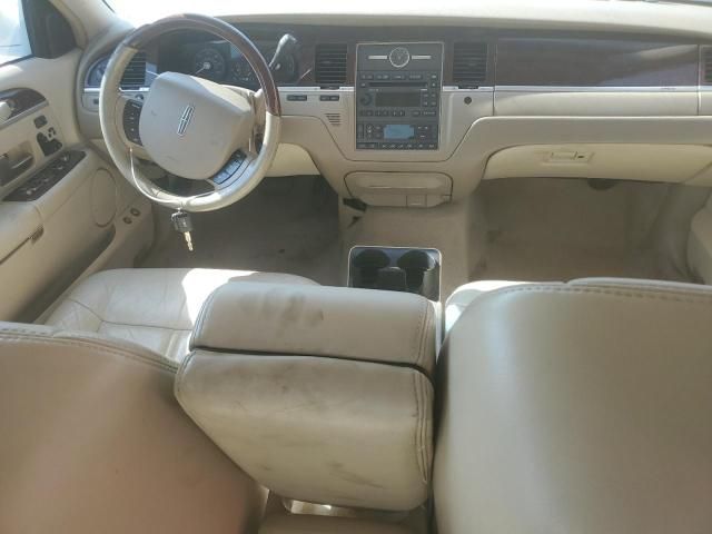 2006 Lincoln Town Car Signature Limited