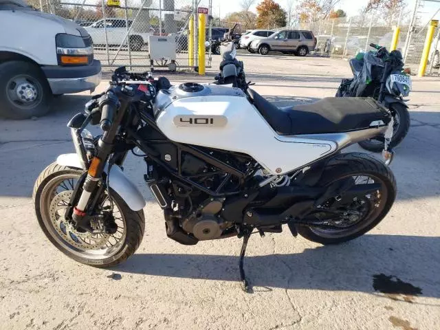 2022 Husqvarna Vitpilen 401/SVARTPILEN 401