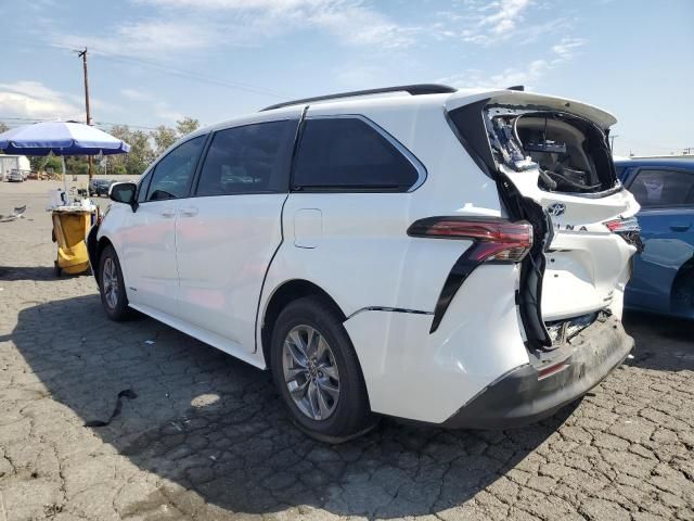 2021 Toyota Sienna LE