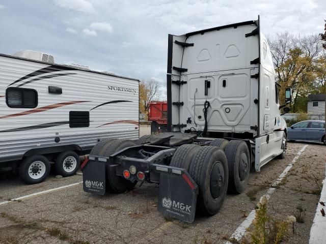 2021 Freightliner Cascadia 126