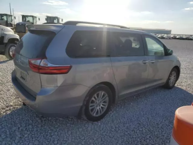 2016 Toyota Sienna XLE