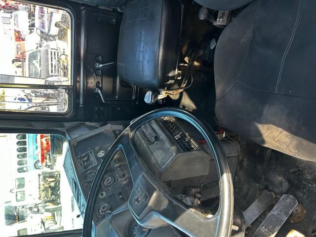 1988 Mack 600 DM600