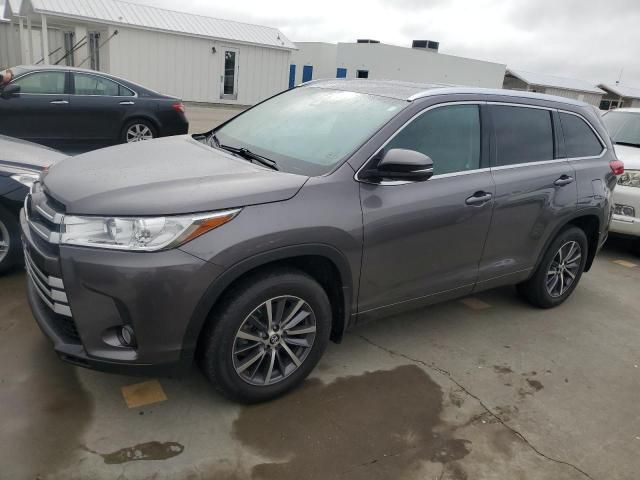 2017 Toyota Highlander SE