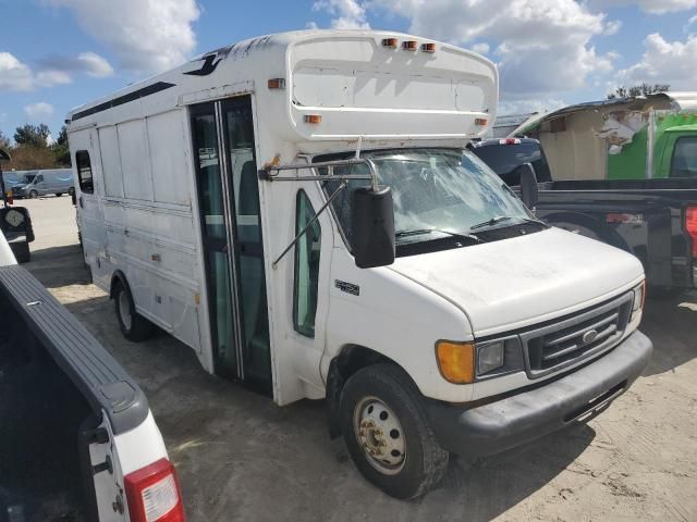 2005 Ford Econoline E450 Super Duty Cutaway Van