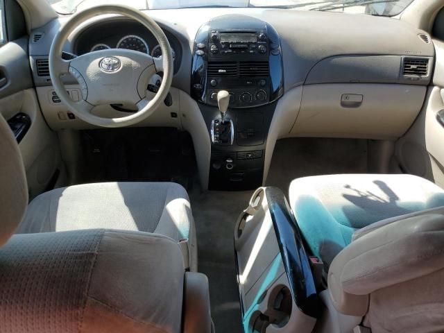 2004 Toyota Sienna CE