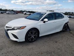 Carros salvage para piezas a la venta en subasta: 2020 Toyota Camry SE