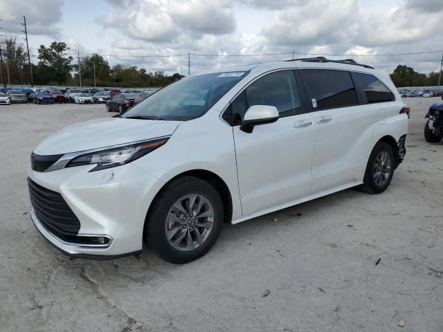 2022 Toyota Sienna XLE