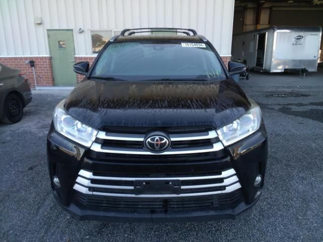 2017 Toyota Highlander SE