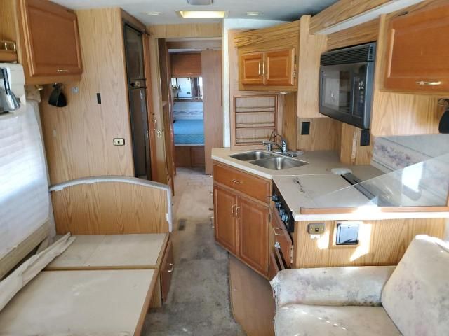 2000 Winnebago 2000 Freightliner Chassis X Line Motor Home