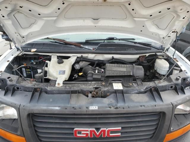 2010 GMC Savana Cutaway G3500