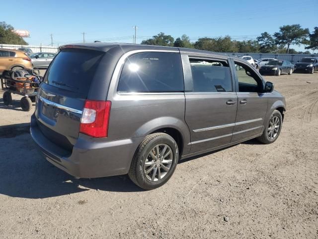 2016 Chrysler Town & Country S