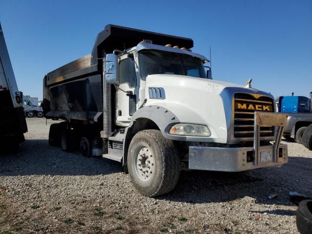 2018 Mack 800 GU800