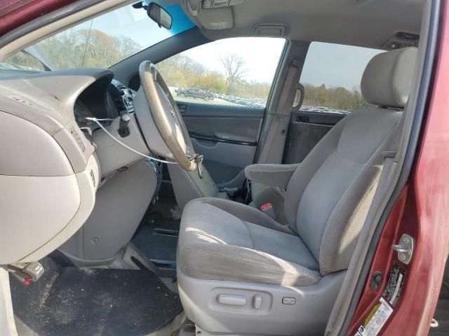 2005 Toyota Sienna CE