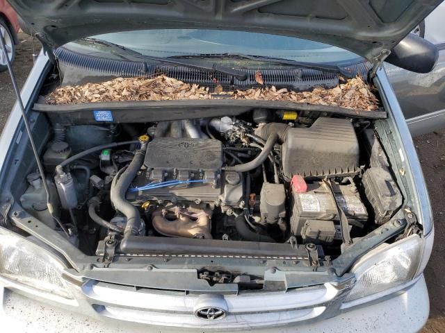 2000 Toyota Sienna LE