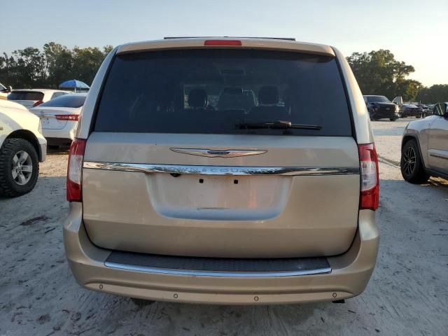 2013 Chrysler Town & Country Touring L