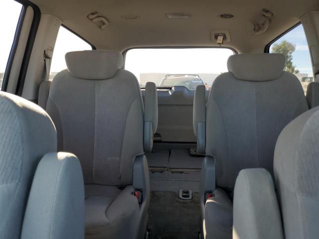 2010 KIA Sedona LX