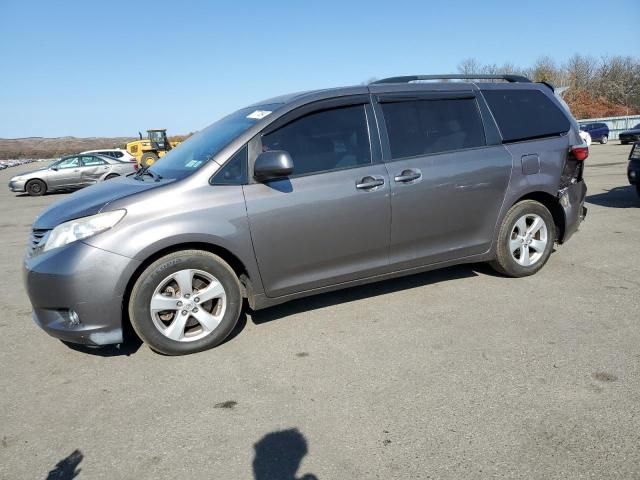 2016 Toyota Sienna LE