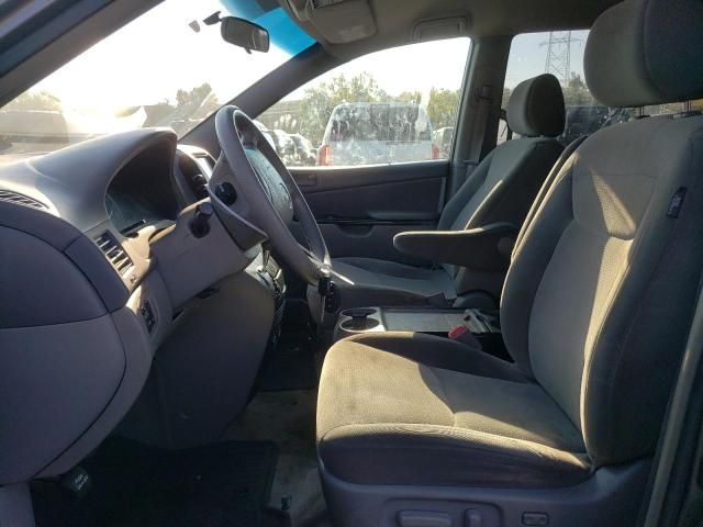 2005 Toyota Sienna LE