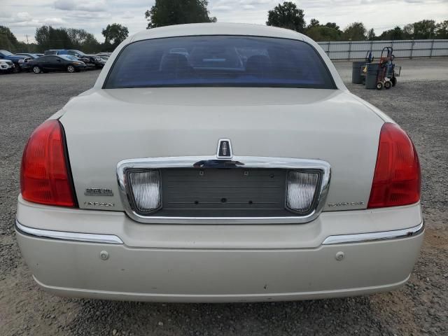 2005 Lincoln Town Car Signature Limited