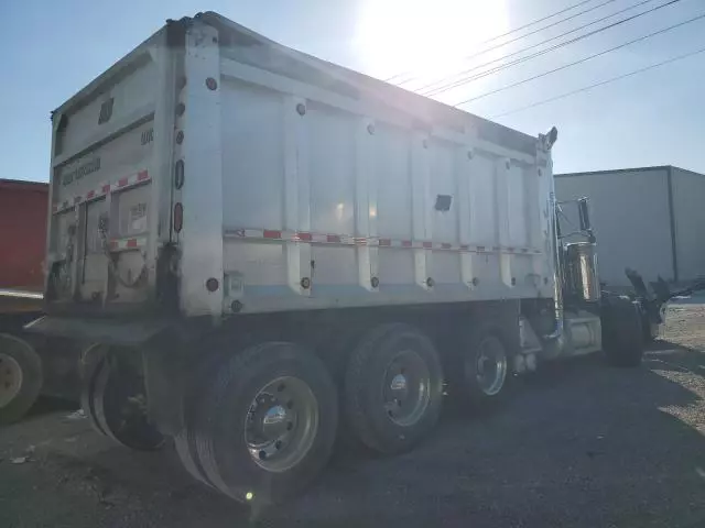 1996 Peterbilt 379