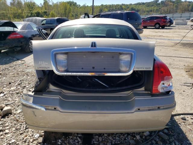 2010 Lincoln Town Car Signature Limited