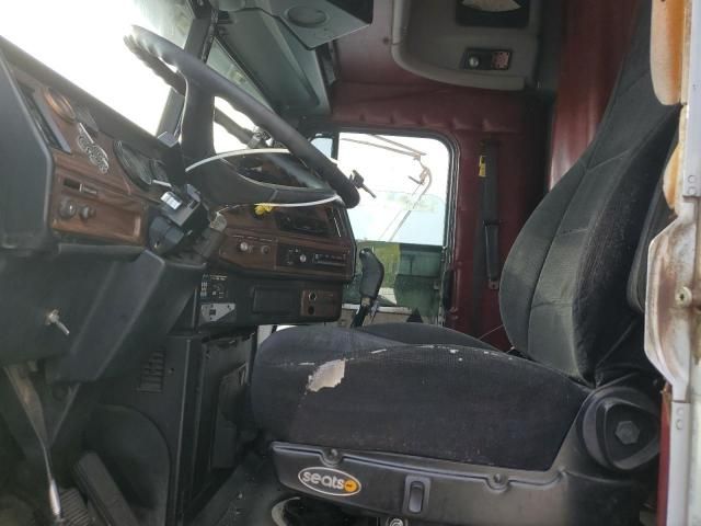 1999 Freightliner Conventional FLD120