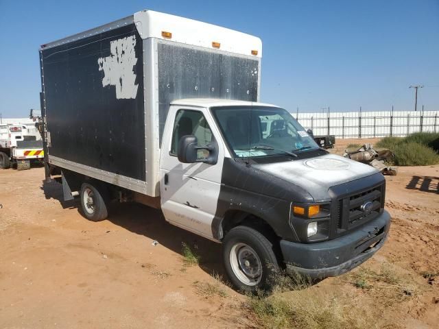 2011 Ford Econoline E350 Super Duty Cutaway Van