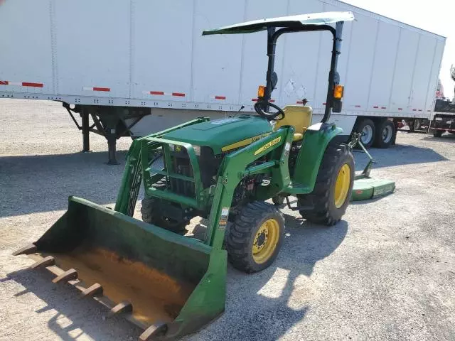 2015 John Deere 3032E