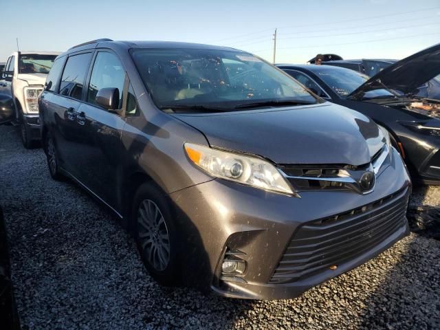 2018 Toyota Sienna XLE