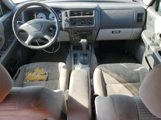 2002 Mitsubishi Montero Sport XLS