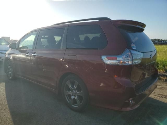 2015 Toyota Sienna Sport