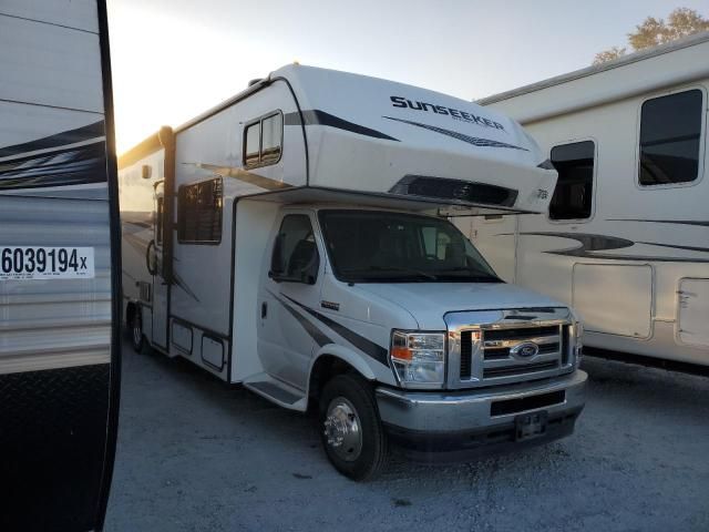 2022 Ford Econoline E450 Super Duty Cutaway Van