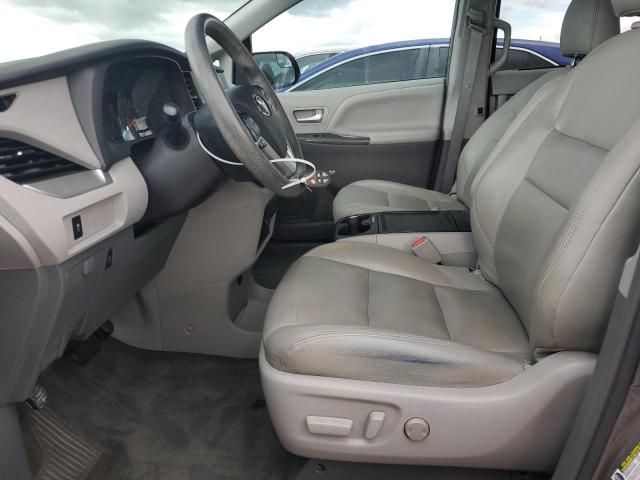 2017 Toyota Sienna LE