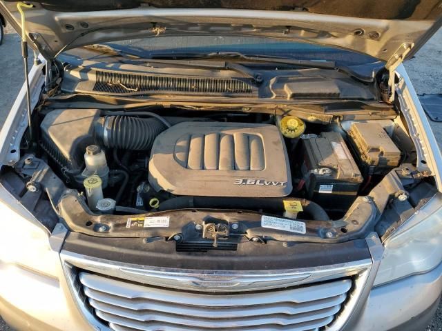 2014 Chrysler Town & Country Touring