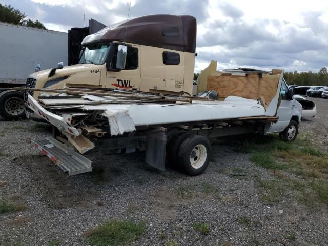 2011 Ford Econoline E450 Super Duty Cutaway Van