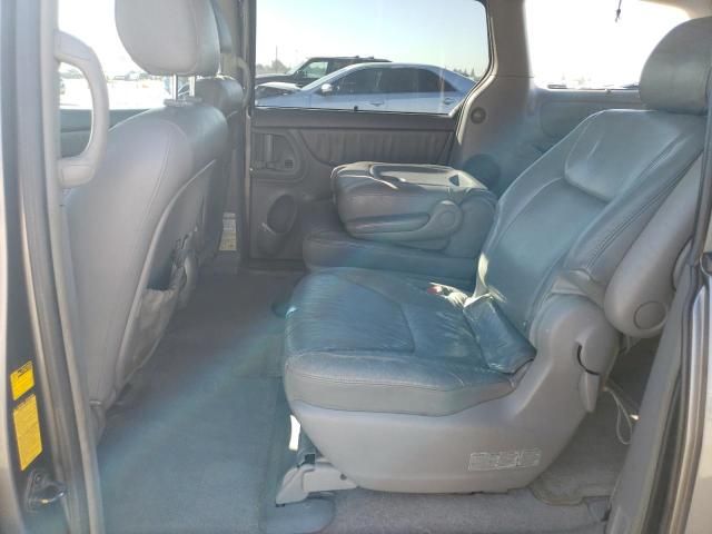 2004 Toyota Sienna XLE