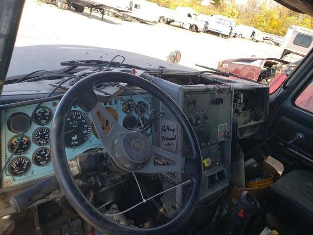 1998 Mack 700 CL700