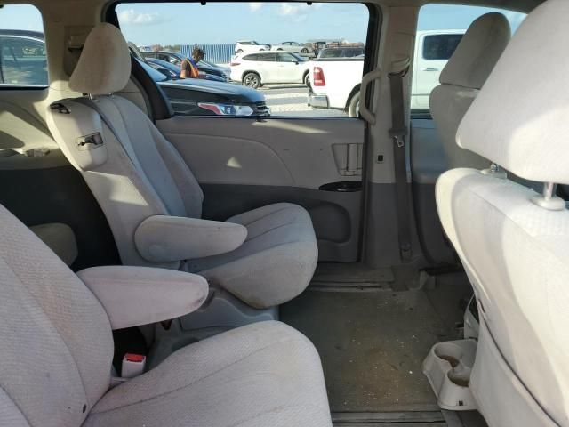 2011 Toyota Sienna LE