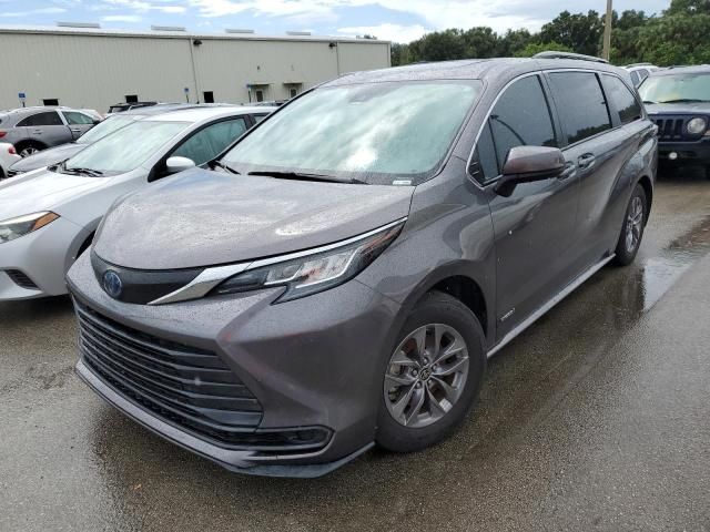 2021 Toyota Sienna LE