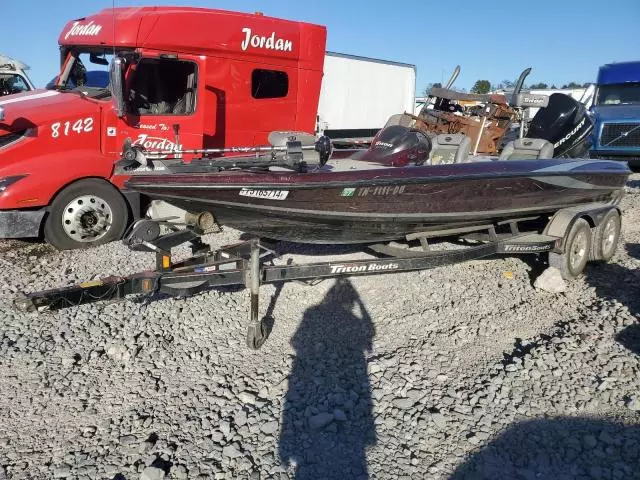 2006 Triton Boat