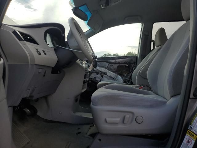 2013 Toyota Sienna LE