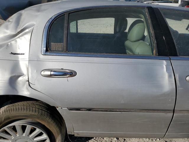 2005 Lincoln Town Car Signature