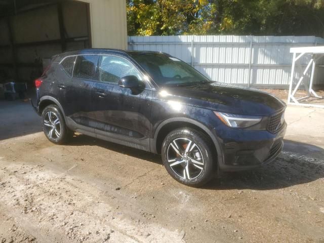 2024 Volvo XC40 Core