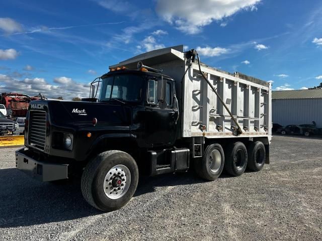 1988 Mack 600 DM600