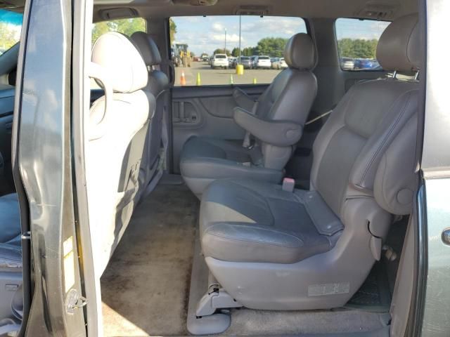 2005 Toyota Sienna XLE