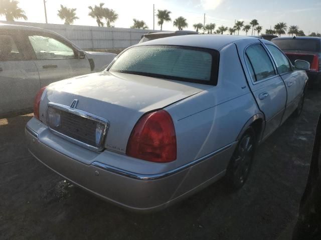 2005 Lincoln Town Car Signature Limited