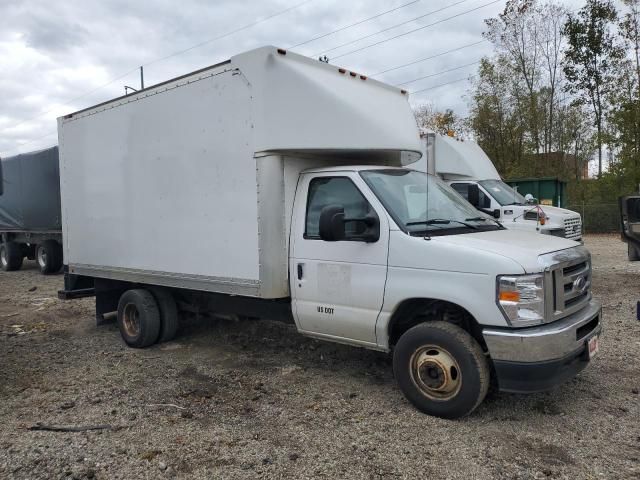 2016 Ford Econoline E450 Super Duty Cutaway Van