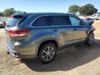 2017 Toyota Highlander SE