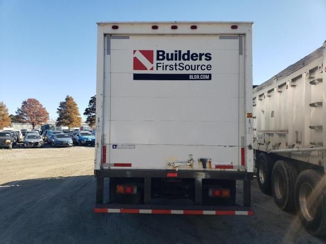 2007 Sterling Mitsubishi Chassis COE 40